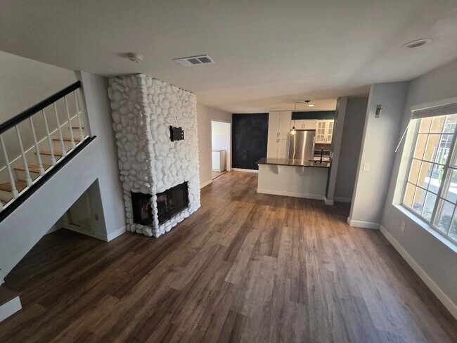 Building Photo - RENOVATED 2BD/1.5 BATH WITH PARKING, LAUNDRY, AND FULL H-VAC