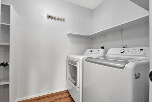 Building Photo - Charming 3 Bed 2.5 Bath Home with Solar Panels!