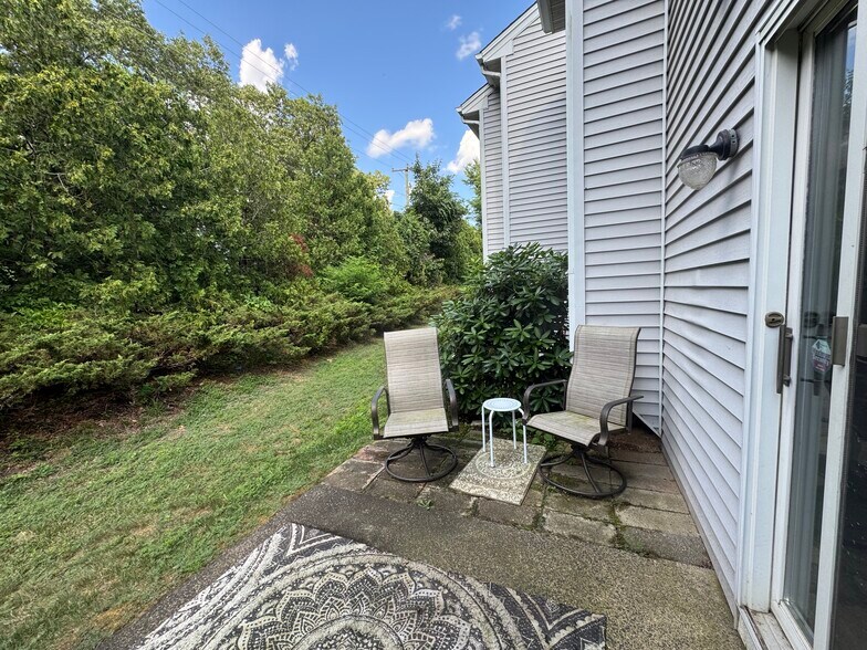 Patio - 705 Lake Ave