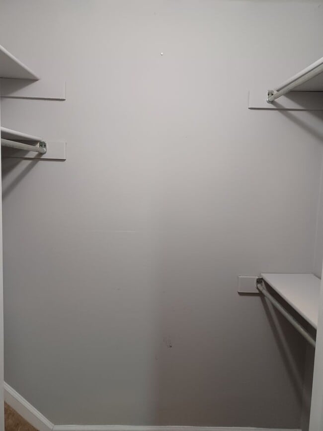 Building Photo - Spacious 3 BR townhouse in VA Beach with a garage