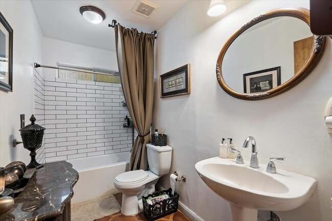 Building Photo - 23265 Vía Del Arroyo