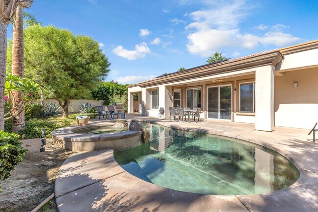 Building Photo - 35 Calle La Reina