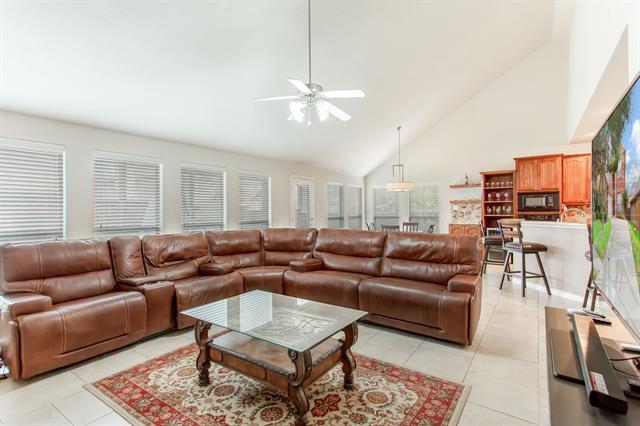 Building Photo - 720 Hardwood Dr