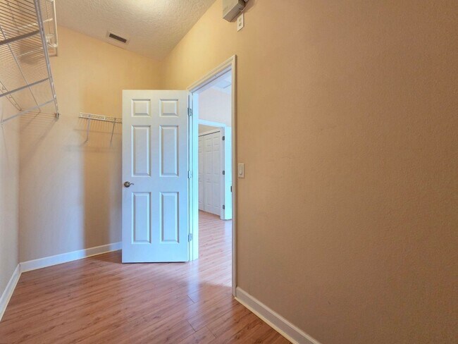 Building Photo - 337 Coral Beach Cir