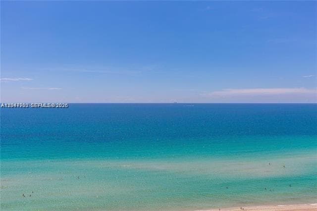 Building Photo - 16001 Collins Ave