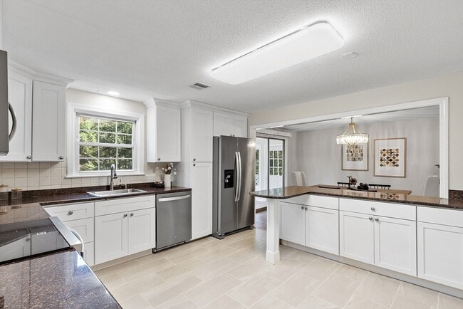 Building Photo - 1022 Pleasant St