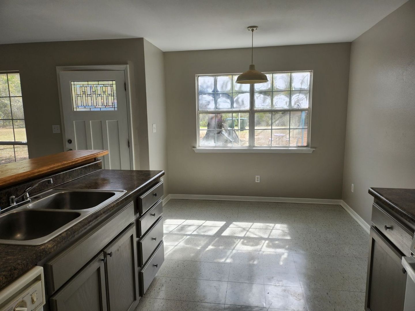 Building Photo - 13339 Vermont St