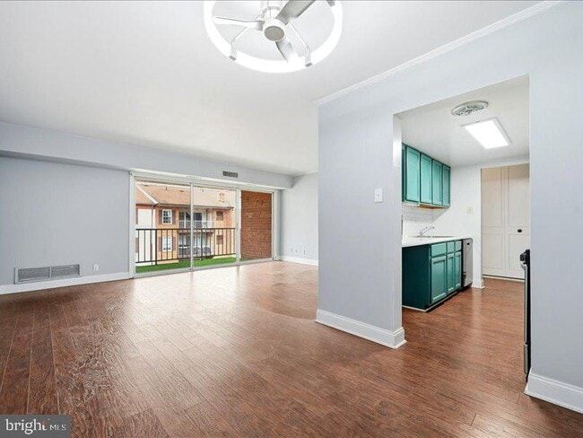 Building Photo - 421 Drummers Ln
