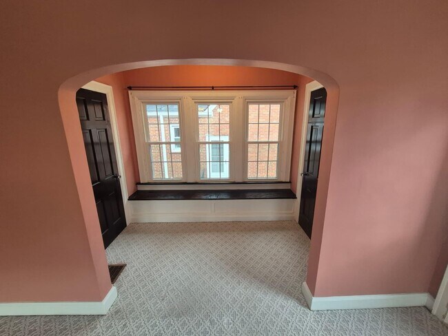 Building Photo - 2843 Ashland Ave