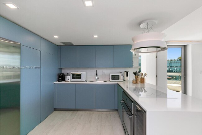 Building Photo - 1025 92nd St