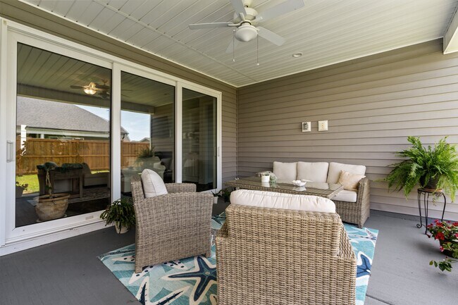 Building Photo - 5166 Cloverland Way