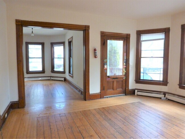 Building Photo - 12 Hickok Pl