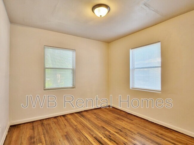 Building Photo - 1622 W 26th St