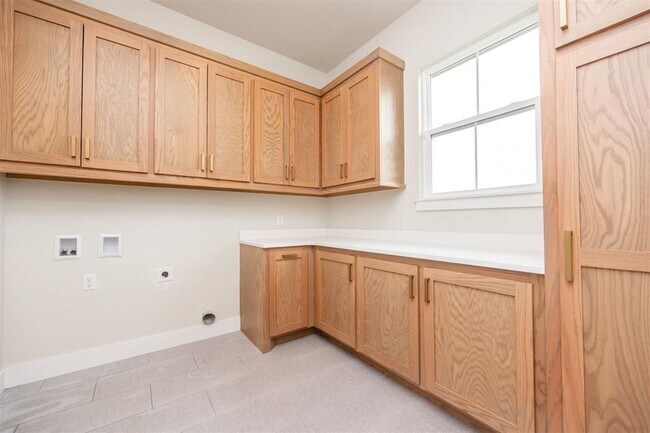 Building Photo - 2920 Edgefield Ln