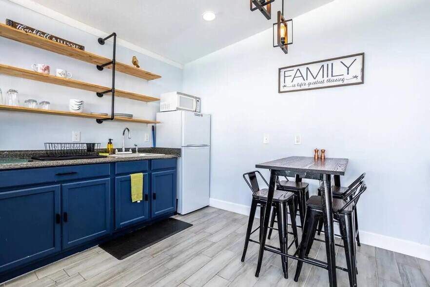 Building Photo - 4501 Loring Pl