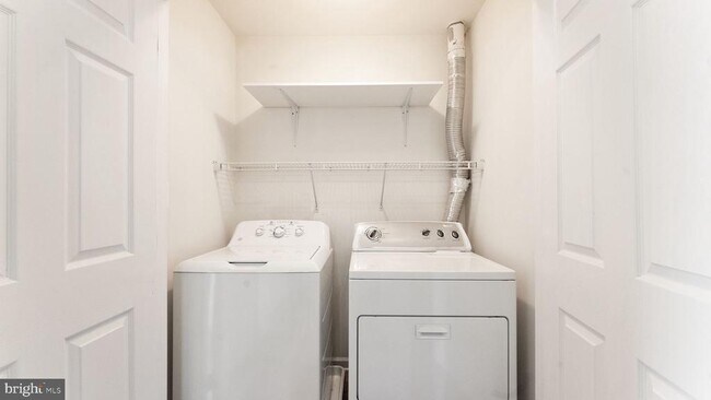 Building Photo - 23100 Dunlop Heights Terrace