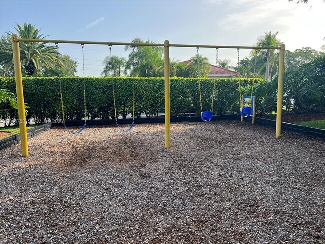 Building Photo - 465 Somerset Way