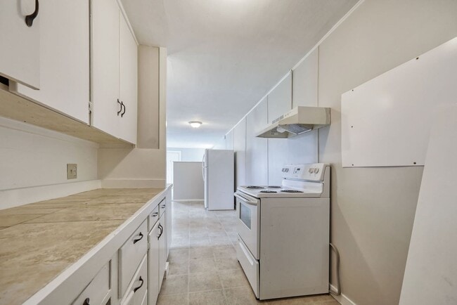 Building Photo - Updated Bethel area 2 bedroom duplex with ...