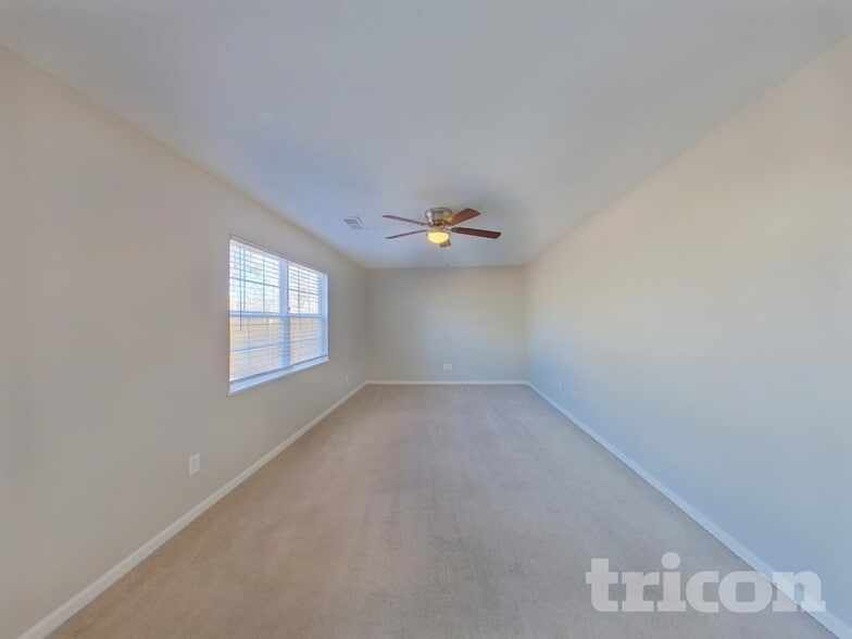 Building Photo - 732 Elderberry Ln