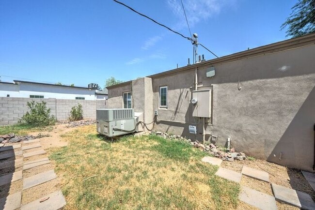 Building Photo - READY TO VIEW NOW! Beautiful Remodeled Home in the Coronado District Area