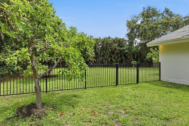 Building Photo - 15600 Rolling Meadows Cir