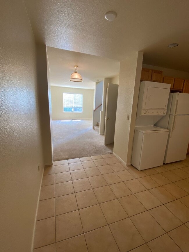 Building Photo - Midtown 2 bedroom 1.5 bathroom