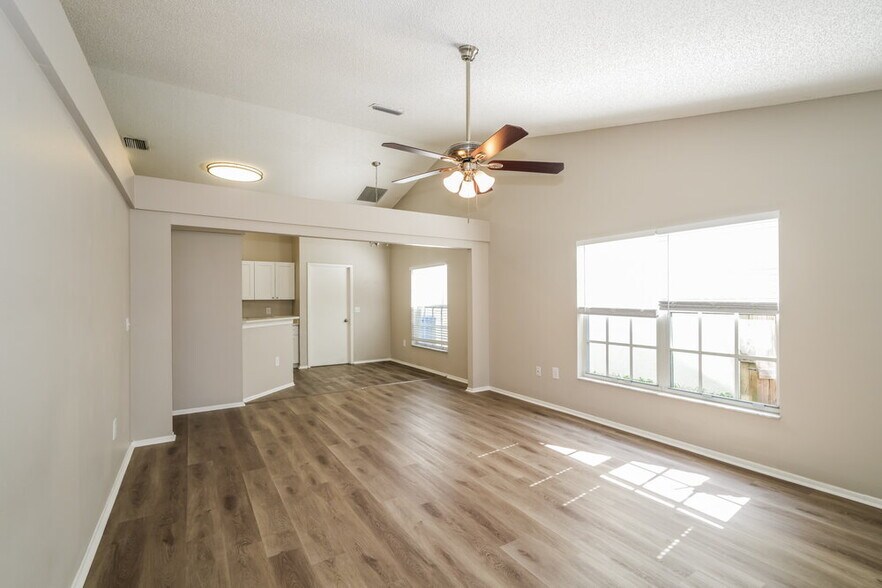 Building Photo - 1434 Lakehurst Way