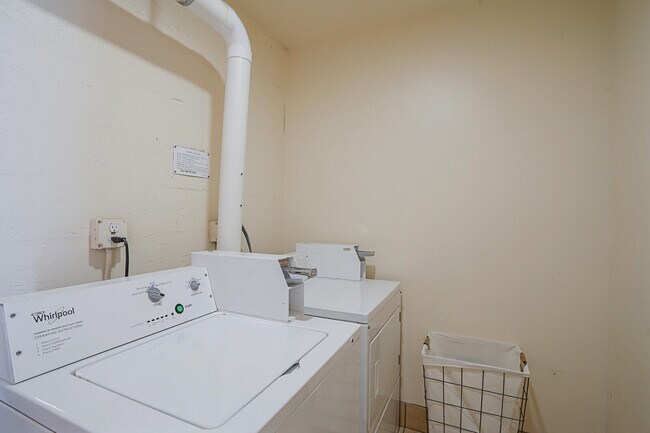 Building Photo - 1391 S Ocean Blvd