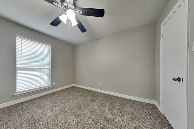 Building Photo - 12015 Woolford Dr