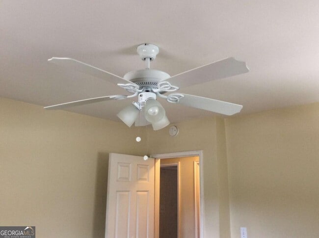 Building Photo - 105 E Mimosa Dr