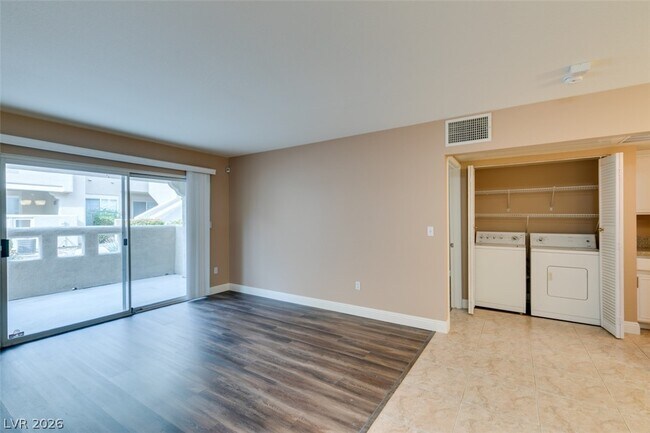 Building Photo - 1909 Villa Palms Ct