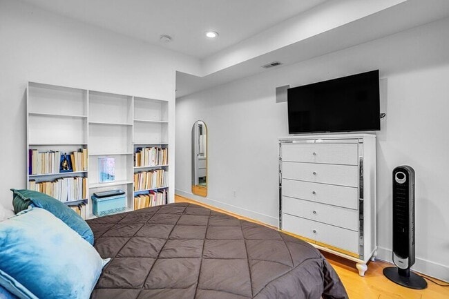 Building Photo - 816 Kennedy St NW