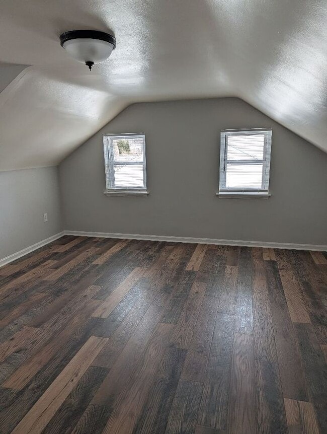 Building Photo - 45 Reel St