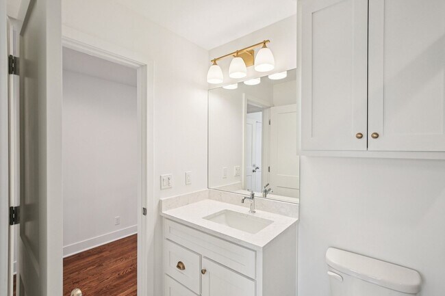 Building Photo - Main St Townhomes