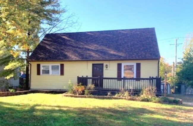 Cape Cod on Clay Mills Road! 251104 - Cape Cod on Clay Mills Road!   251104