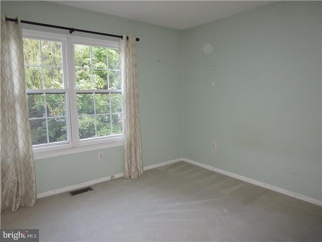 Building Photo - 33 Ketley Pl