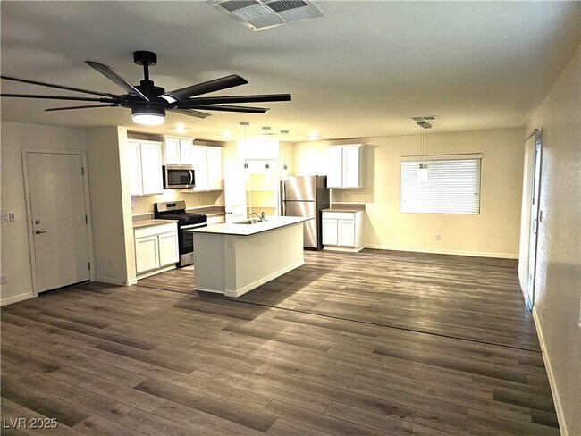 Building Photo - 6730 Warthog Ave