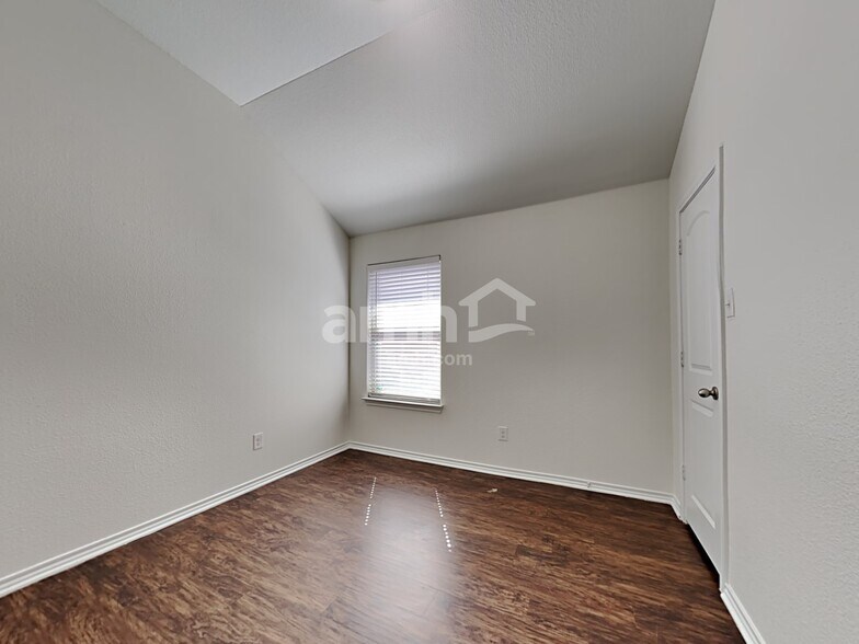 Building Photo - 924 Mesa Vista Dr