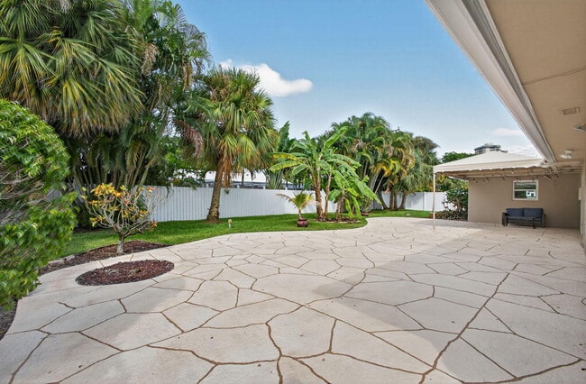Building Photo - 1206 Dolphin Rd