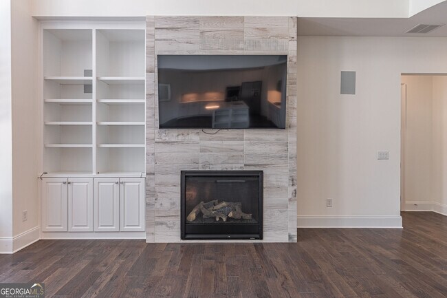 Building Photo - 829 Adler Ct