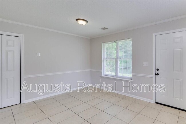 Building Photo - 2811 Bennington Dr