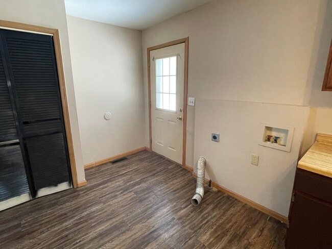 Building Photo - 1019 Grove-