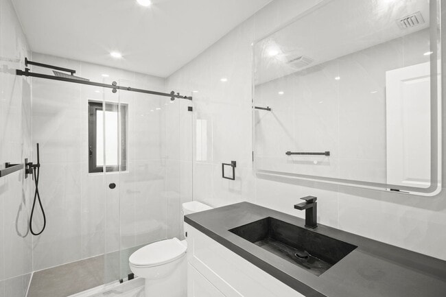 Building Photo - POOL HOME - 4 Bed / 3 Bath Annual Rental