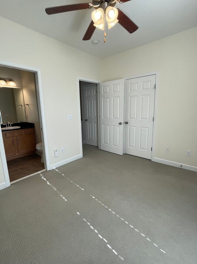 Building Photo - 2310 Elliott Ave