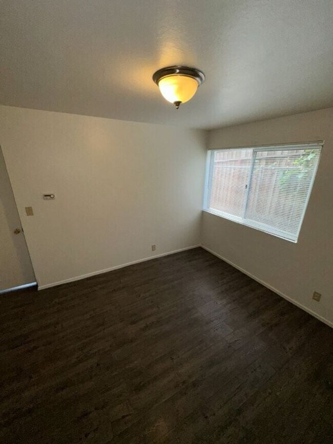 Building Photo - Torrano/DUPLEX