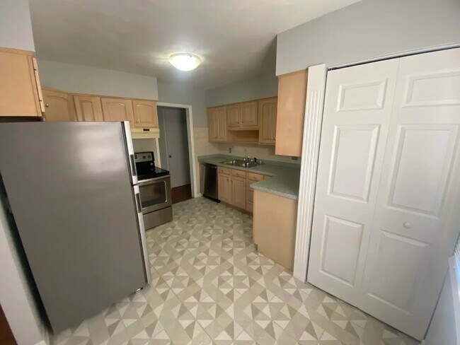Building Photo - 1411 McDonald Ave