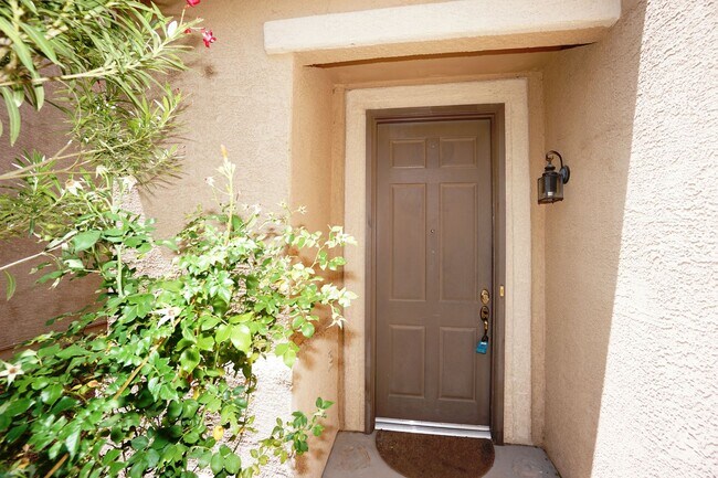 Building Photo - Well maintained 2-story, 4 bedroom and 2.5...