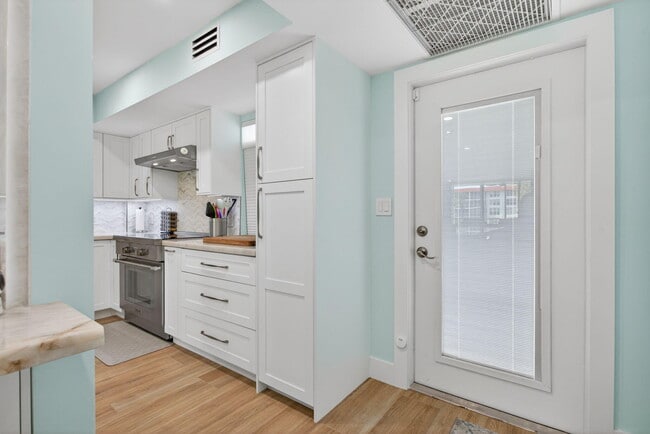 Building Photo - 3100 NE 48th Ct