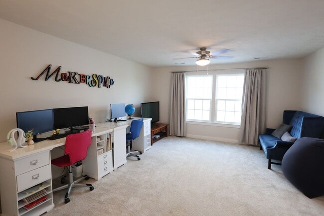 Building Photo - 4 Bedroom, 4 Bath Home w/Backyard Heated Pool overlooking Pearl's Fen