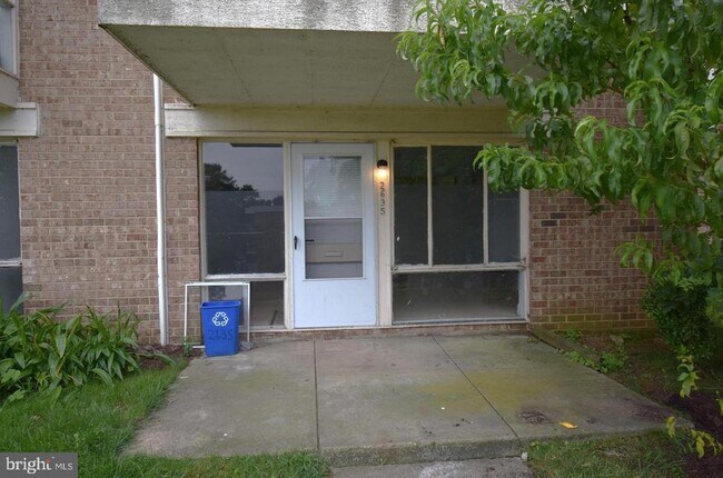 Building Photo - 2635 Fort Farnsworth Rd